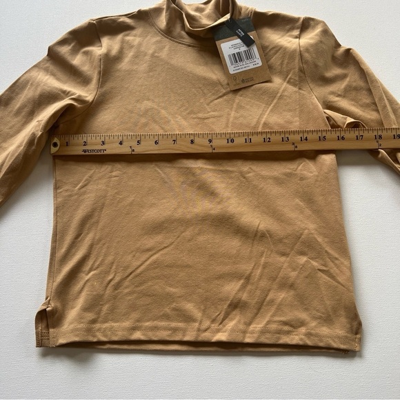 NWT North Face Womens Medium Pullover Almond Butter Crop Tee LS (V) - Picture 6 of 6